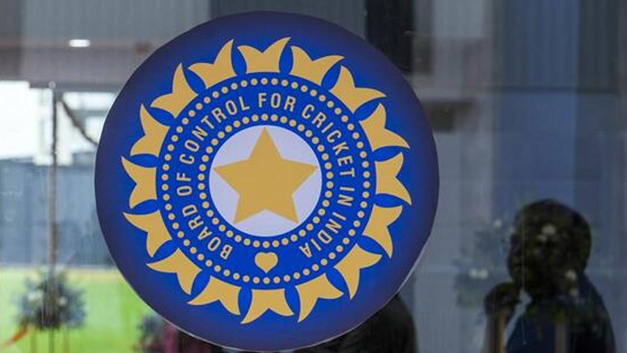 BCCI: సీనియర్ ఆటగాళ్ల సెంట్రల్ కాంట్రాక్టుపై ఫోకస్.. సమావేశం వాయిదా
