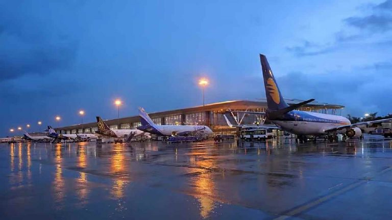Bengaluru: బెంగళూర్‌లో భారీ వర్షం.. చెన్నైకి విమానాల మళ్లింపు..