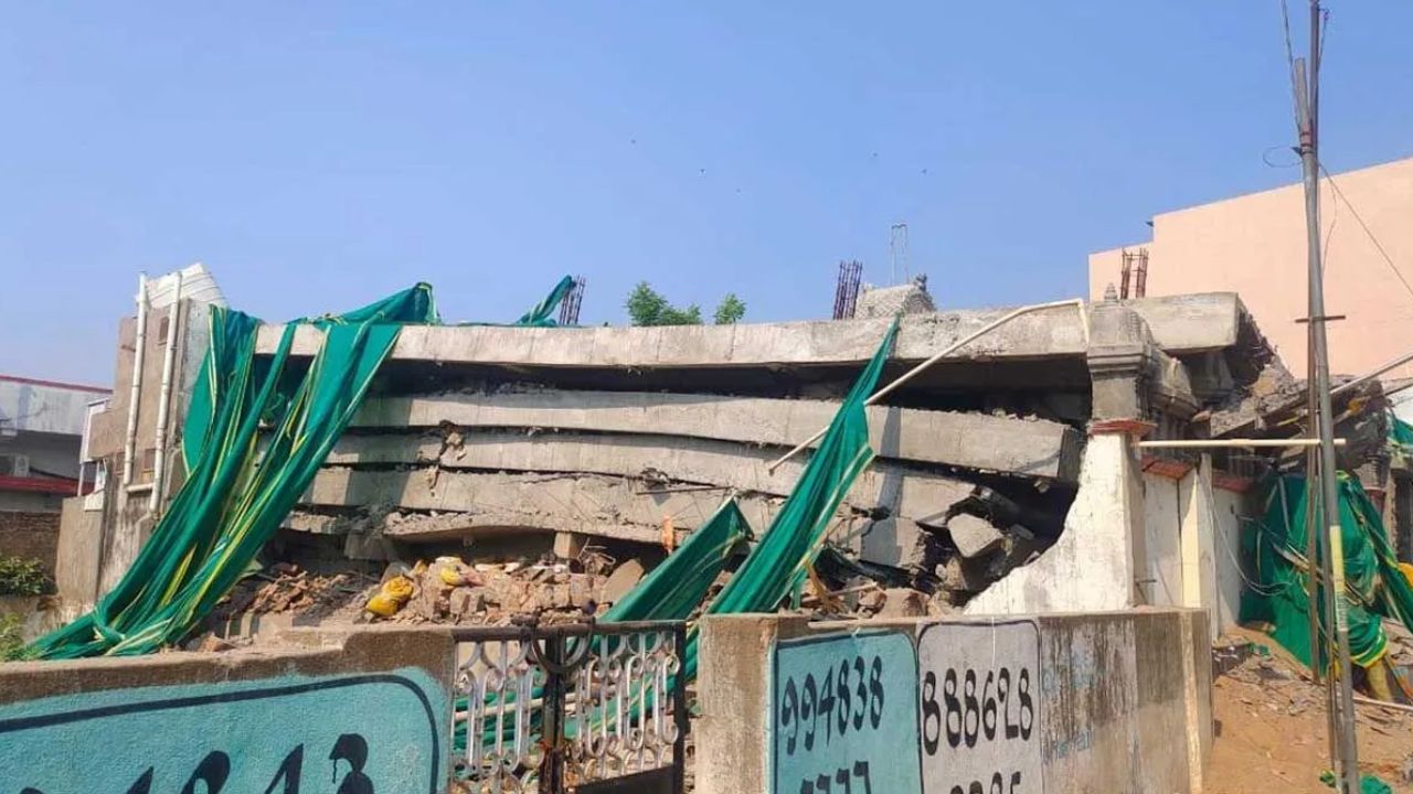 Bhadrachalam Building Collapse: కాపాడాలంటూ మేస్త్రీ ఆర్తనాదాలు.. చివరకు..!