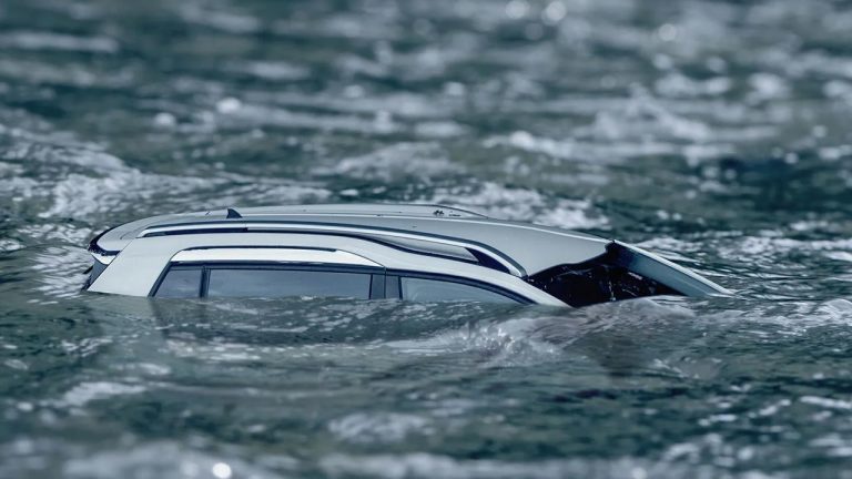 Warangal: తీవ్ర విషాదం.. ఎస్సార్ఎస్పీ కాలువలో పడ్డ కారు, నలుగురు గల్లంతు