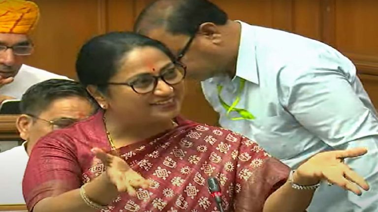 Delhi: రూ.లక్ష కోట్లతో బడ్జెట్ ప్రవేశపెట్టిన సీఎం రేఖాగుప్తా.. మహిళలకు సాయం ప్రకటన