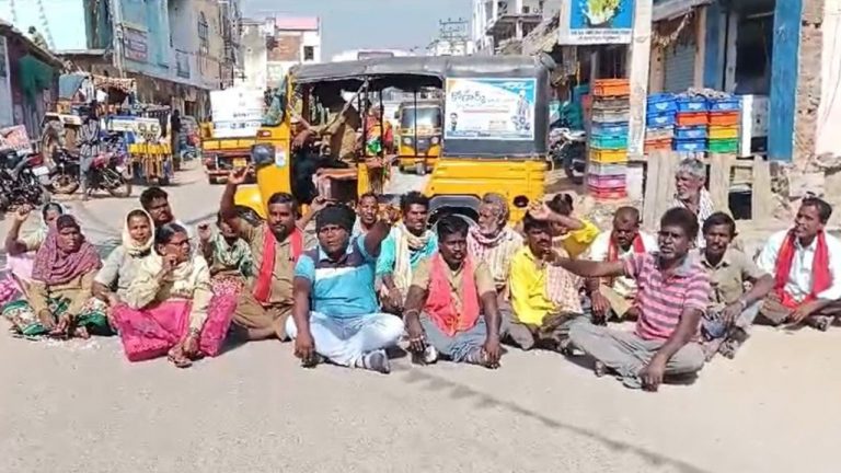 Gambhiraopet: నాలుగు నెలలుగా పెండింగ్‌లో జీతాలు.. రోడెక్కిన పారిశుద్ధ కార్మికులు