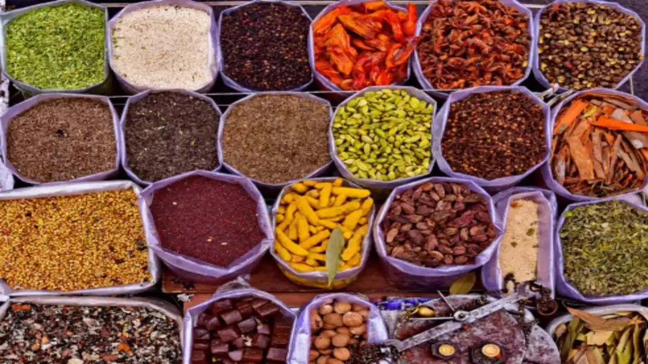 Hyderabad: భారీగా కల్తీ నిత్యవసర వస్తువుల పట్టివేత