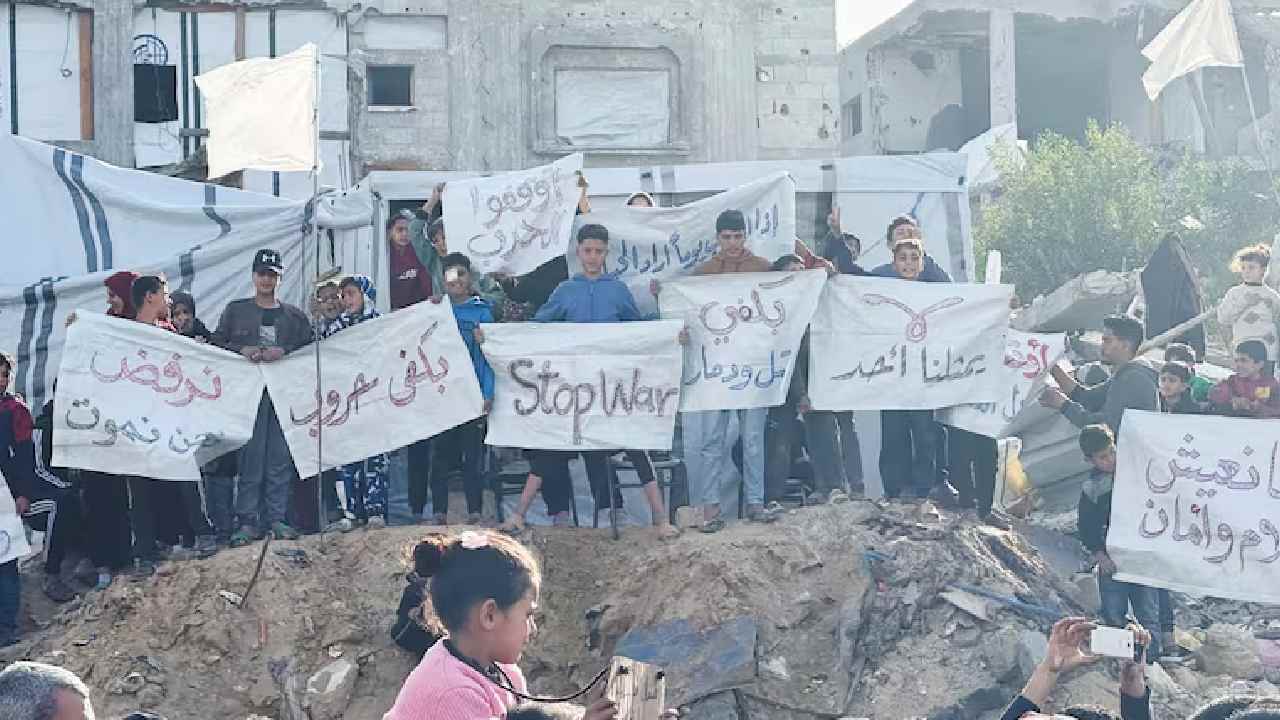 Gaza: గాజాలో తీవ్రమైన నిరసనలు.. “హమాస్” తమ ప్రాంతాన్ని ఖాళీ చేయాలని ఆందోళన..