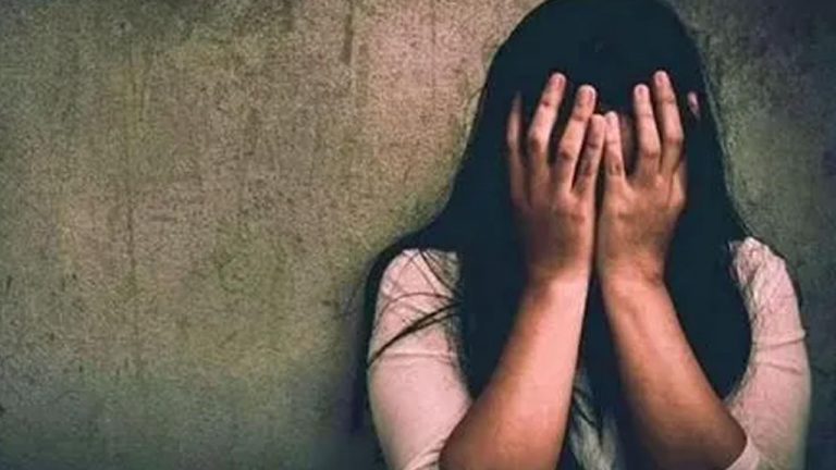 Harassment: మైనర్ బాలికపై వేధింపులు.. బ్లాక్ మెయిల్ చేసి అత్యాచారం