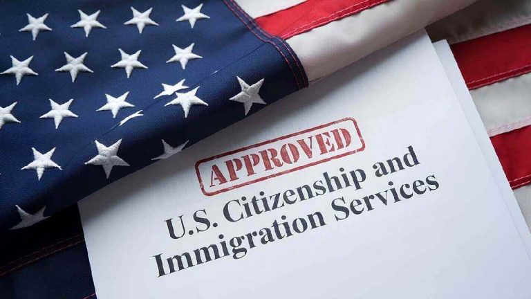 Indians In US: బిక్కుబిక్కుమంటున్న భారతీయులు.. యూఎస్ నుంచి ‘‘సెల్ఫ్ డిపొర్టేషన్’’ భయం..