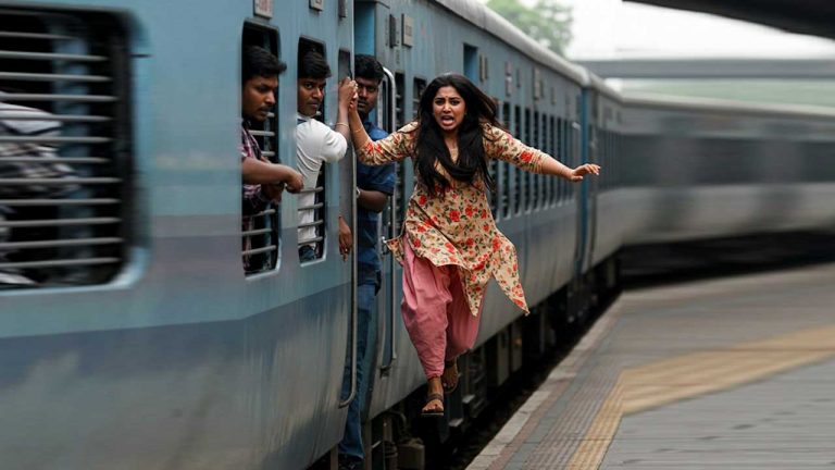 Physical Harassment : ఎంఎంటీఎస్ రైల్లో దారుణం.. యువతిపై అత్యాచారయత్నం!