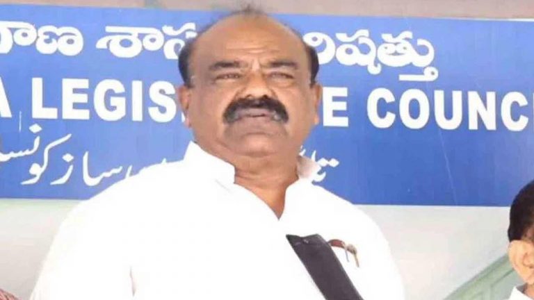 BRS: శాసనమండలి ఆవరణలో బీఆర్ఎస్ ఎమ్మెల్సీల నిరసన..