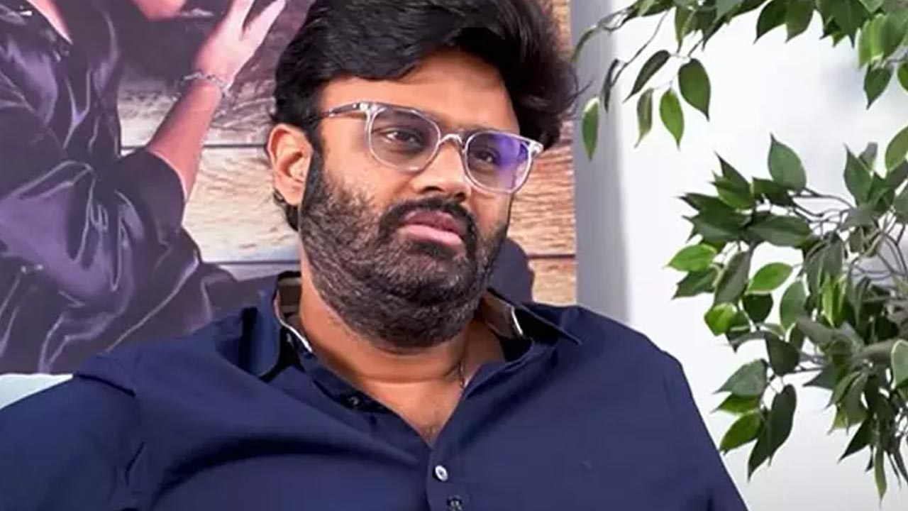 Nagavamshi : అల్లు అర్జున్, త్రివిక్రమ్ మూవీ కథ అక్కడిదే.. నాగవంశీ రివీల్..