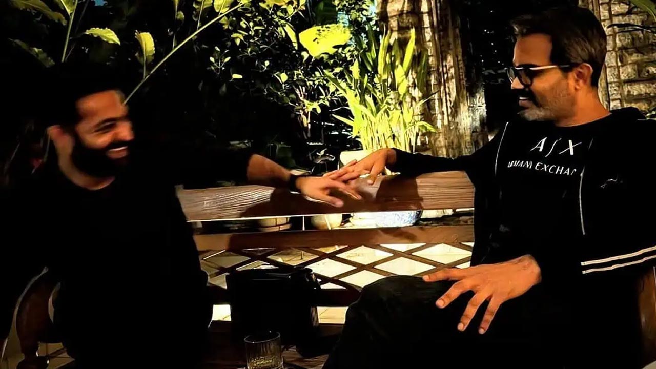 Ntrneel : ఎన్టీఆర్ ఇంట్లో ప్రశాత్ నీల్.. చిల్ అవుతున్న స్టార్స్