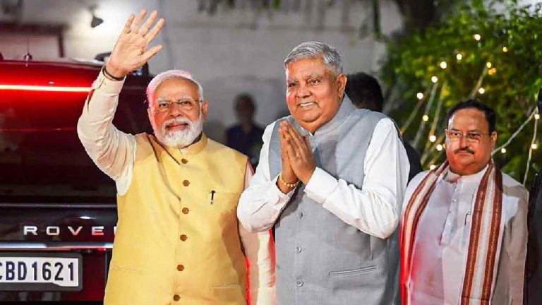 PM Modi: ఉపరాష్ట్రపతిని పరామర్శించిన పీఎం మోడీ.. త్వరగా కోలుకోవాలని ప్రార్థన..