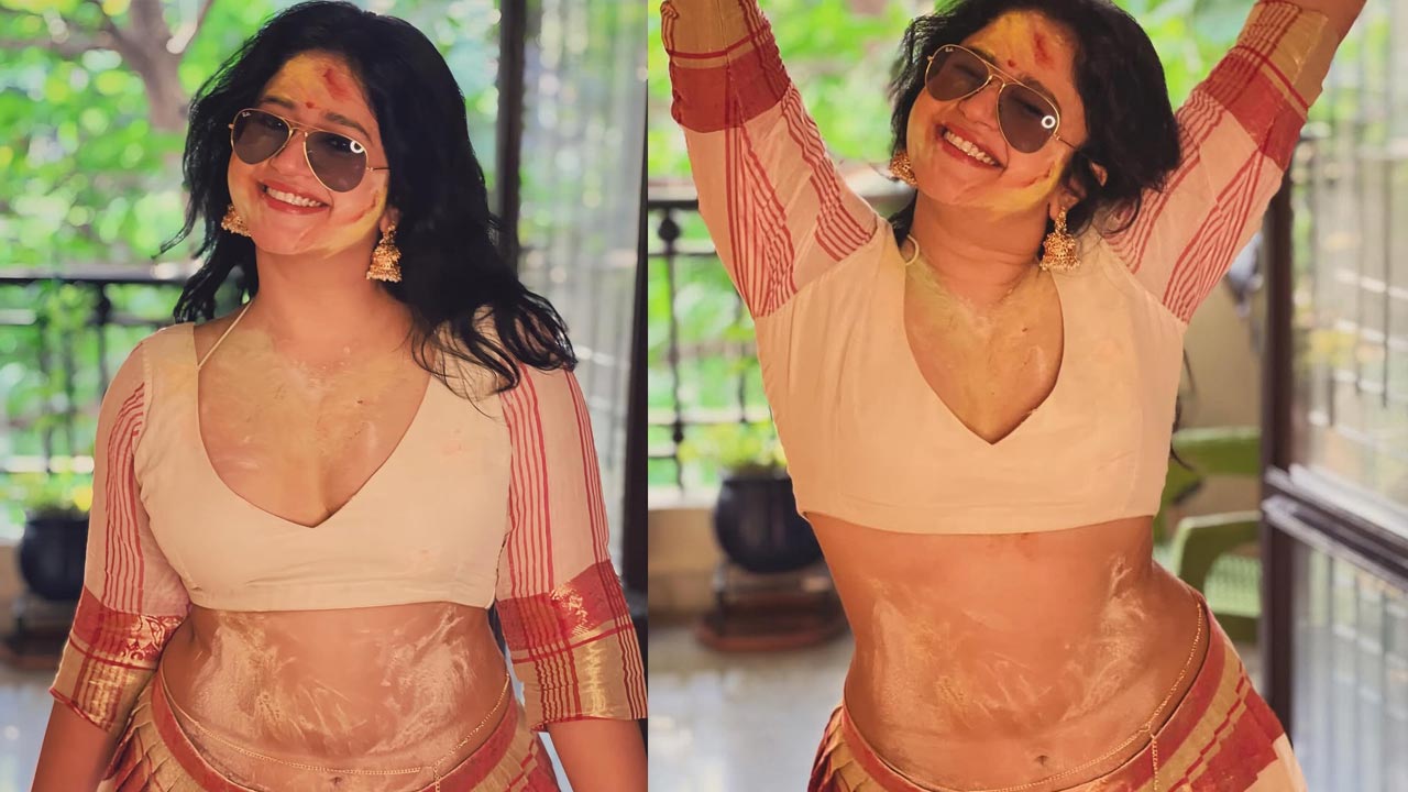 Poonam Bhajwa : అందాలకు రంగులు పూసేసిన పూనమ్ భజ్వా