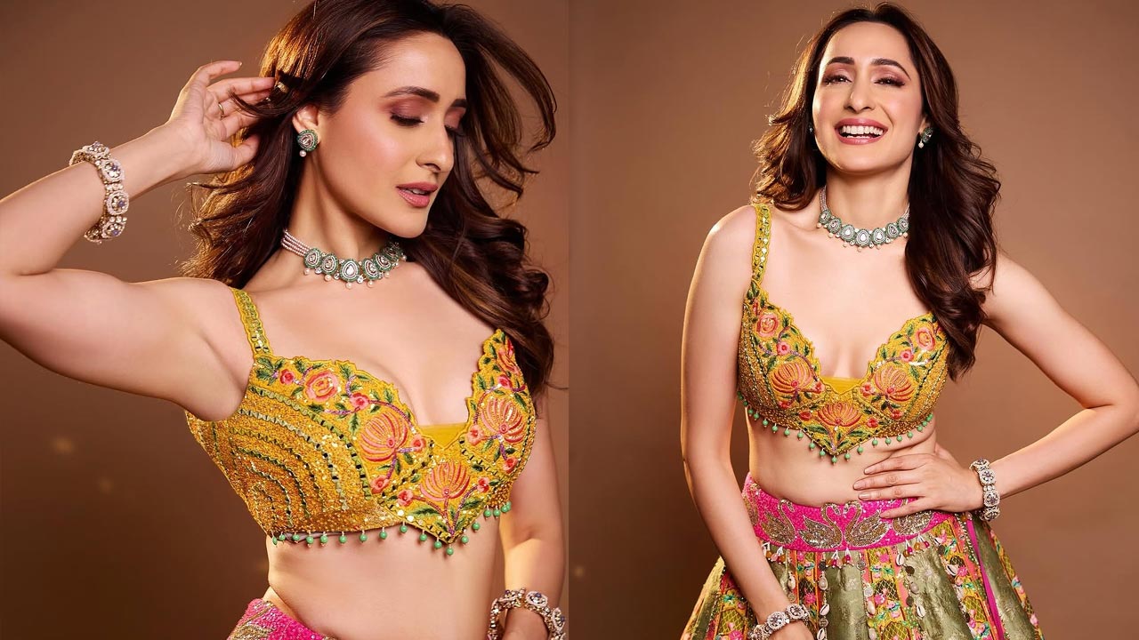 Pragya Jaiswal : చూపు తిప్పుకోనివ్వని అందాలతో ప్రగ్యాజైస్వాల్ రచ్చ..