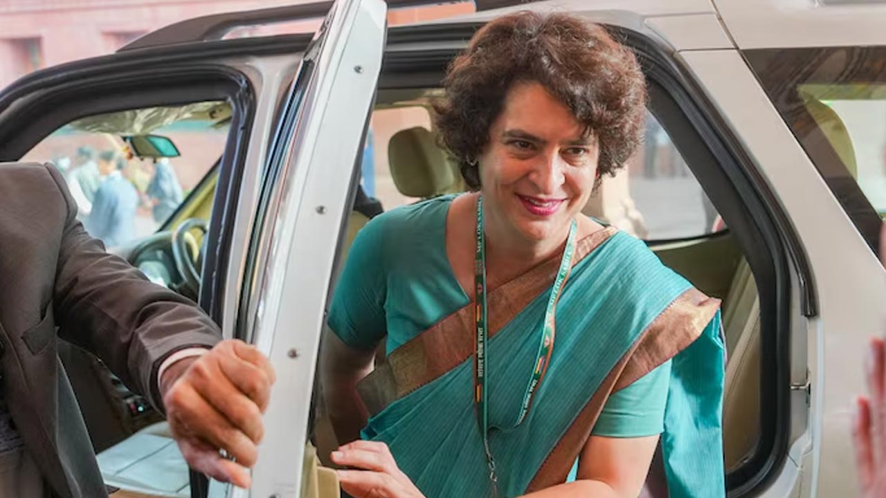 Priyanka Gandhi: కేరళలో ప్రియాంక గాంధీ కాన్వాయ్ ని అడ్డుకున్న యూట్యూబర్ అరెస్ట్