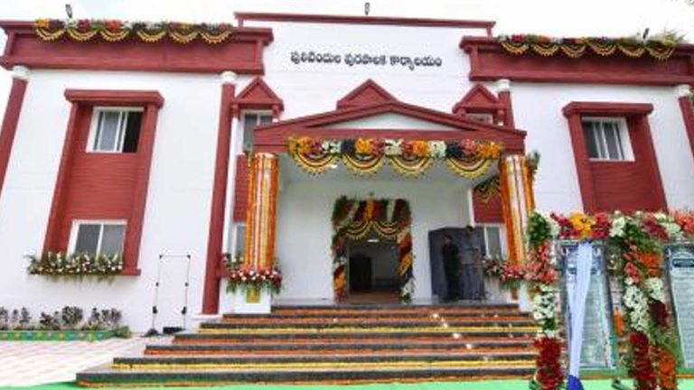 Big shock to YSRCP: పులివెందులలో వైసీపీకి బిగ్‌ షాక్‌..!