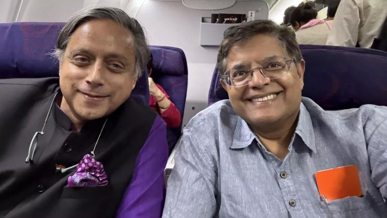 Shashi Tharoor: మొదట ప్రధానిపై ప్రశంసలు.. ఇప్పుడు బీజేపీ ఎంపీతో సెల్ఫీ