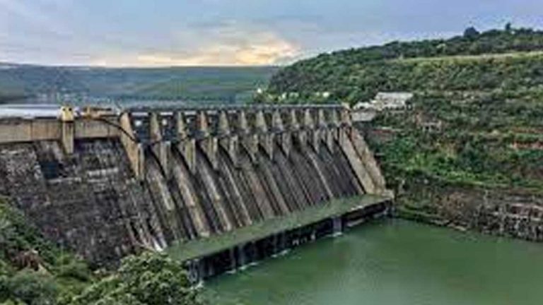 Srisailam Project: శ్రీశైలం జలాశయంలో వేగంగా పడిపోయిన నీటిమట్టం.. డెడ్ స్టోరేజీకి చేరువగా..!