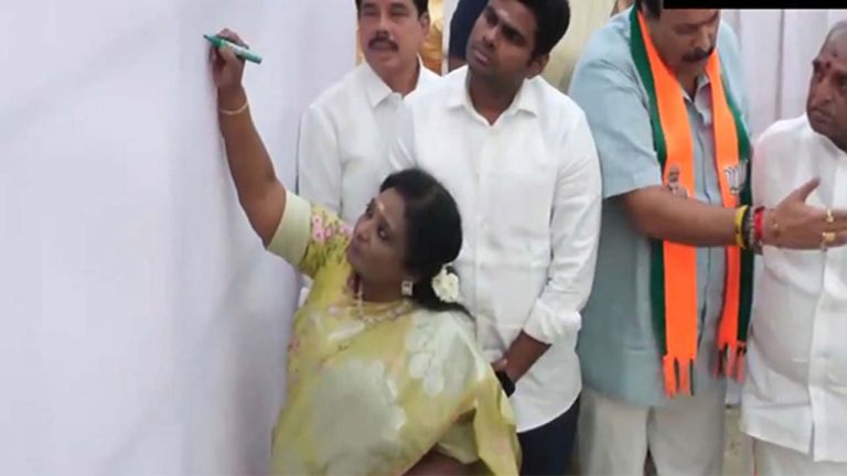 Tamilisai: త్రిభాషా విధానానికి మద్దతుగా ఆందోళన.. తమిళిసై అరెస్ట్