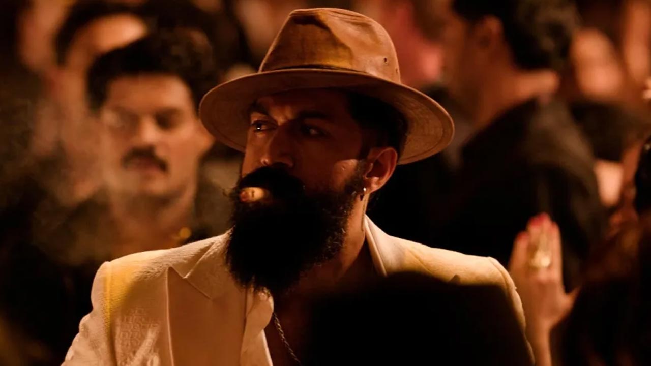 Toxic: అబ్బే… చెప్పిన డేటుకు కష్టమే