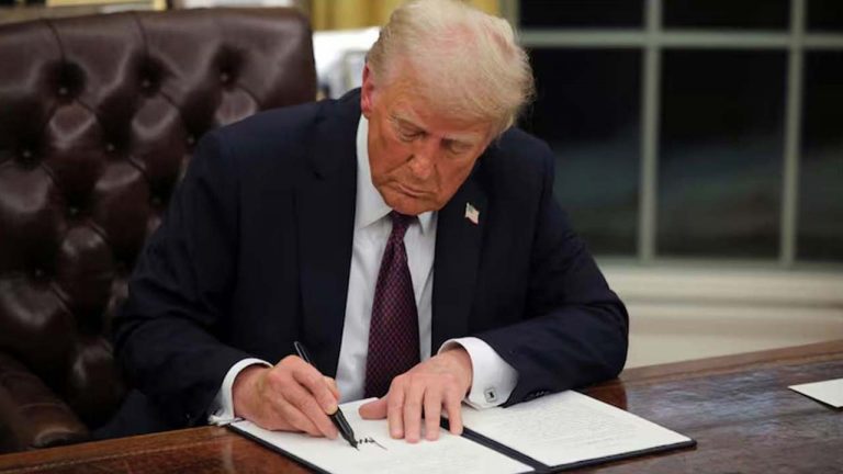 Trump: మరో బాంబ్ పేల్చిన ట్రంప్.. విద్యాశాఖ మూసివేత!