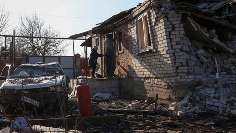 Russia-Ukraine: శాంతి చర్చల వేళ మరోసారి ఉక్రెయిన్‌పై రష్యా వైమానిక దాడులు