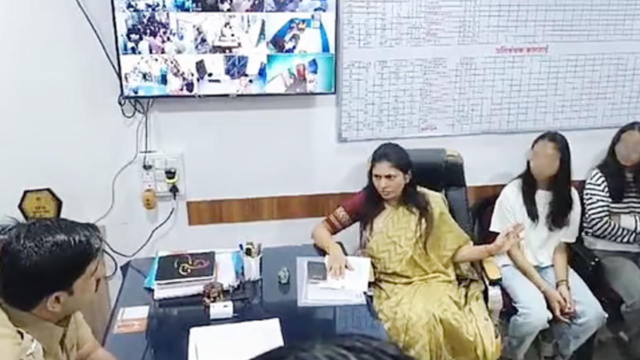 Union Minister Raksha Khadse: కేంద్ర మంత్రి కుమార్తెకు వేధింపులు.. పోలీస్ స్టేషన్ లో ఫిర్యాదు