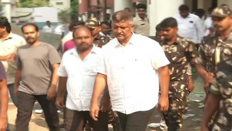 Vallabhaneni Vamsi: వల్లభనేని వంశీకి బెయిల్ మంజూరు.. ట్విస్ట్‌ ఏంటంటే..?