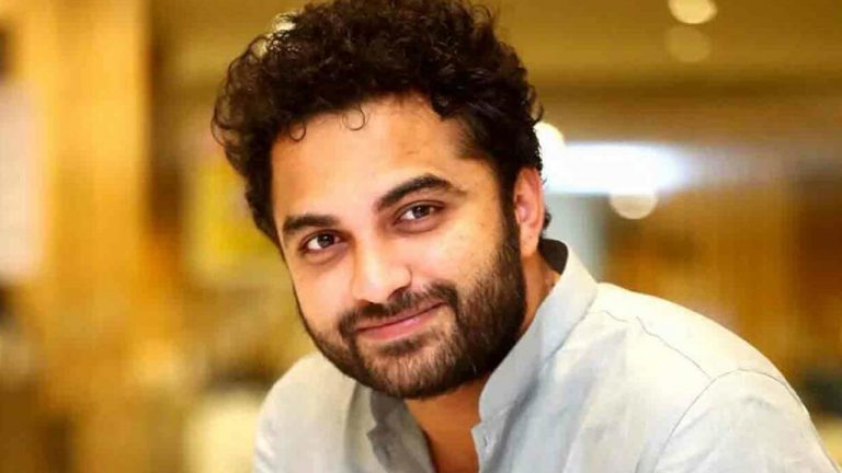 Tharun Bhascker: విశ్వక్’ను పక్కన పెట్టి దేవరకొండతో తరుణ్ భాస్కర్?