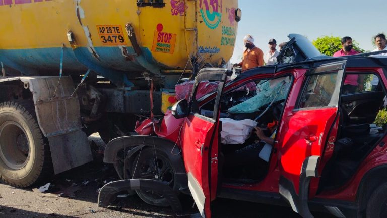 Rangareddy District: ప్రాణం తీసిన వేగం.. రోడ్డు ప్రమాదంలో ముగ్గురు మృత్యువాత