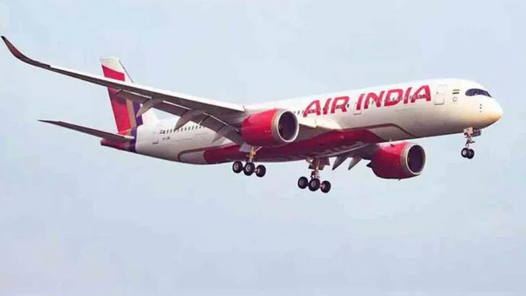 Air India flight: ముంబై-న్యూయార్క్ విమానానికి బాంబు బెదిరింపులు.. ఫ్లైట్ లో 322 మంది