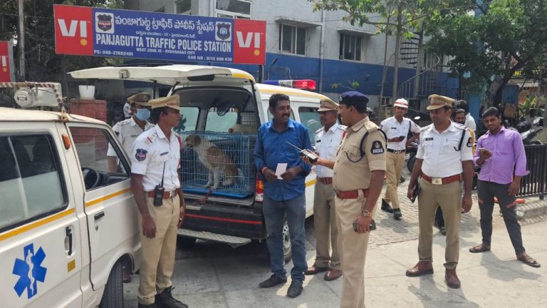 Ambulance Misuse: కుక్క కోసం సైరన్‌తో అంబులెన్స్.. ఆశ్చర్యపోయిన ట్రాఫిక్ పోలీసులు