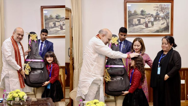 Minister Amit Shah: చిన్నారి పాటకు మంత్రముగ్ధుడైన కేంద్ర హోంమంత్రి.. బహుమానంగా ఏమిచ్చారంటే?