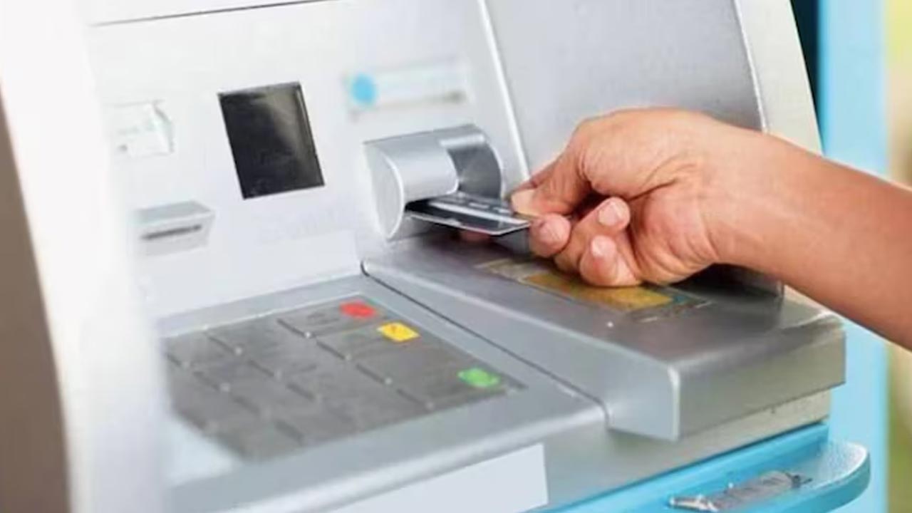 RBI: బ్యాంక్ కస్టమర్లకు షాక్.. ఏటీఎం ఛార్జీలు పెంపు.. అమల్లోకి ఎప్పటినుంచంటే?