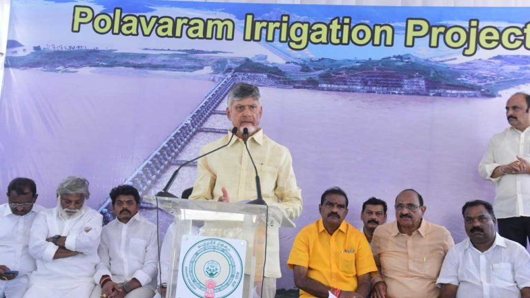 CM Chandrababu: కాంట్రాక్టర్లకు సీఎం వార్నింగ్.. అలా జరిగితే బ్లాక్‌లిస్ట్‌లో పెడతాం..!