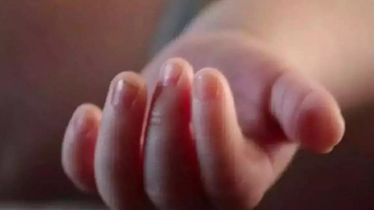 Hyderabad: ఆర్థిక సమస్యలతో 14 రోజుల పసికందుని చంపేసిన తల్లి..