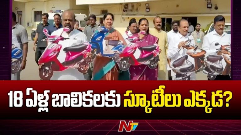 BRS MLCs: శాసనమండలి ఆవరణలో బీఆర్ఎస్ ఎమ్మెల్సీల వినూత్న నిరసన..
