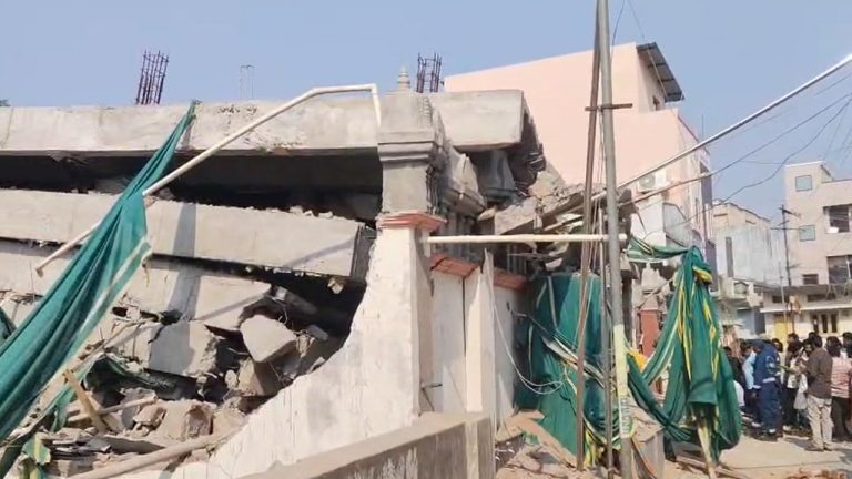 Bhadradri Kothagudem: ఘోర విషాదం.. నిర్మాణంలో ఉన్న భవనం కూలి.. ఏడుగురు మృతి