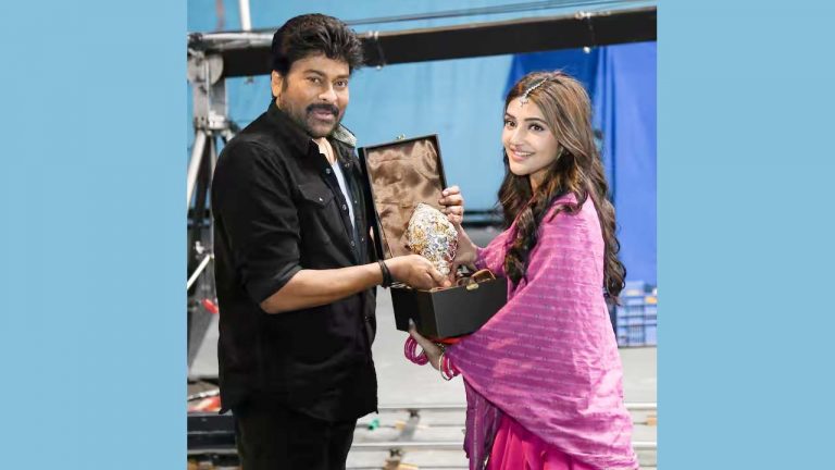 Chiranjeevi: హీరోయిన్ శ్రీలీల‌ను స‌త్కరించిన మెగాస్టార్