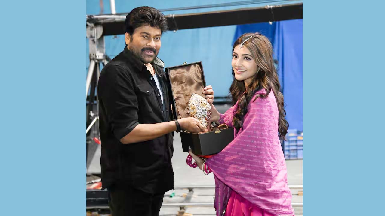 Chiranjeevi: హీరోయిన్ శ్రీలీల‌ను స‌త్కరించిన మెగాస్టార్