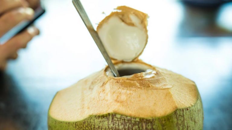 Coconut Water: ఈ వ్యాధులతో బాధపడుతున్నారా? కొబ్బరి నీళ్లు తాగి చెక్ పెట్టండి!