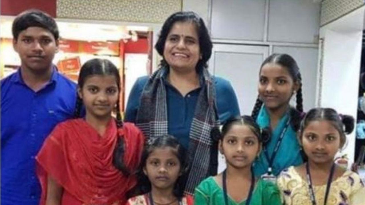 Intresting Story : 14 ఏళ్ల దూరానికి ముగింపు.. కుటుంబానికి తిరిగి చేరిన నీరజ్..!