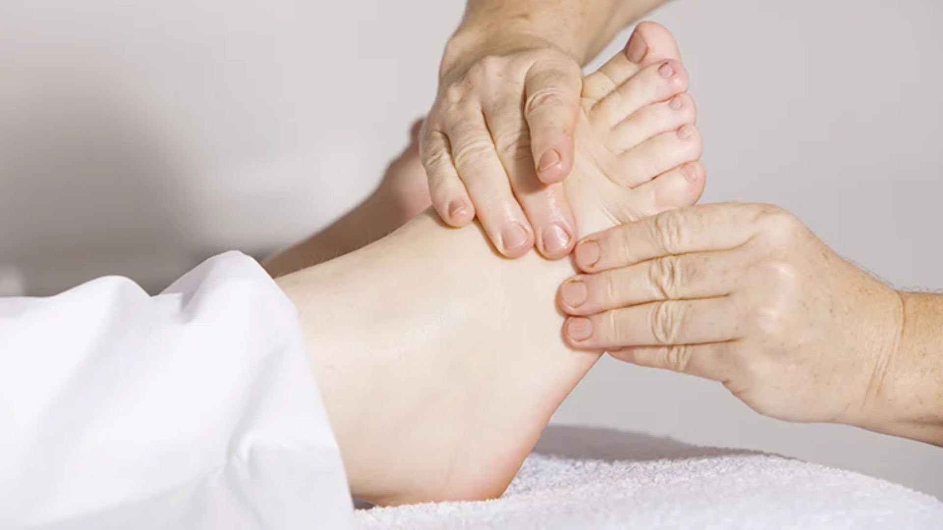 Feet Healthcare : మీ పాదాలలో ఈ లక్షణాలు కనిపిస్తున్నాయా.. అయితే జాగ్రత్త !