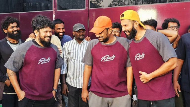 Goutham Tinnanuri: గౌతమ్ తిన్ననూరితో కేక్ కట్ చేయించిన విజయ్ దేవరకొండ