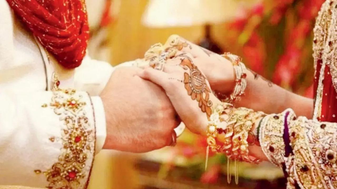 Bride Elope With Lover In Hyderabad