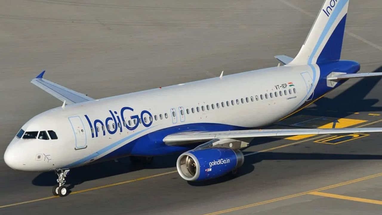 Indigo Flight: హైదరాబాద్ ఇండిగో విమానానికి తృటిలో తప్పిన పెను ప్రమాదం..