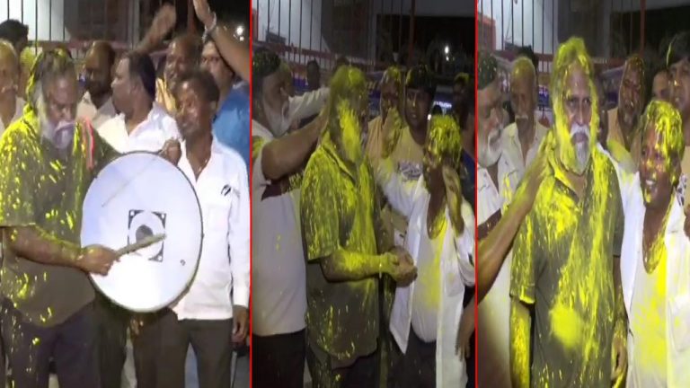 Jaggareddy: హోలీ వేడుకల్లో డప్పు కొట్టి డ్యాన్స్ చేసిన జగ్గారెడ్డి