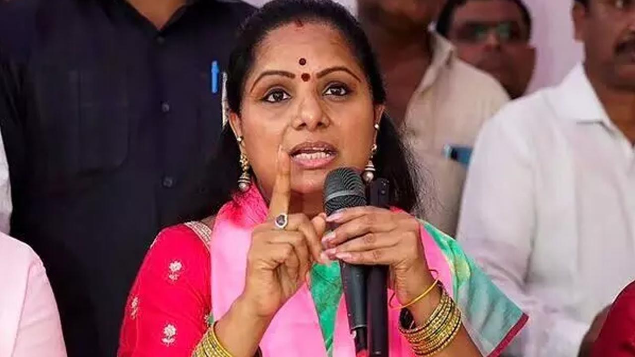MLC Kavitha : విప్లవాల జిల్లా ఖమ్మంలో కామ్రేడ్స్ మౌనం వహిస్తున్నారు