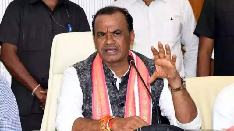 Komatireddy Venkat Reddy : పేదల ఆత్మగౌరవాన్ని పెంచేందుకే సన్న బియ్యం పంపిణీ
