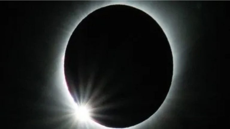 Lunar Eclipse: రేపే సంపూర్ణ చంద్రగ్రహణం.. భారత్ లో కనిపిస్తుందా?