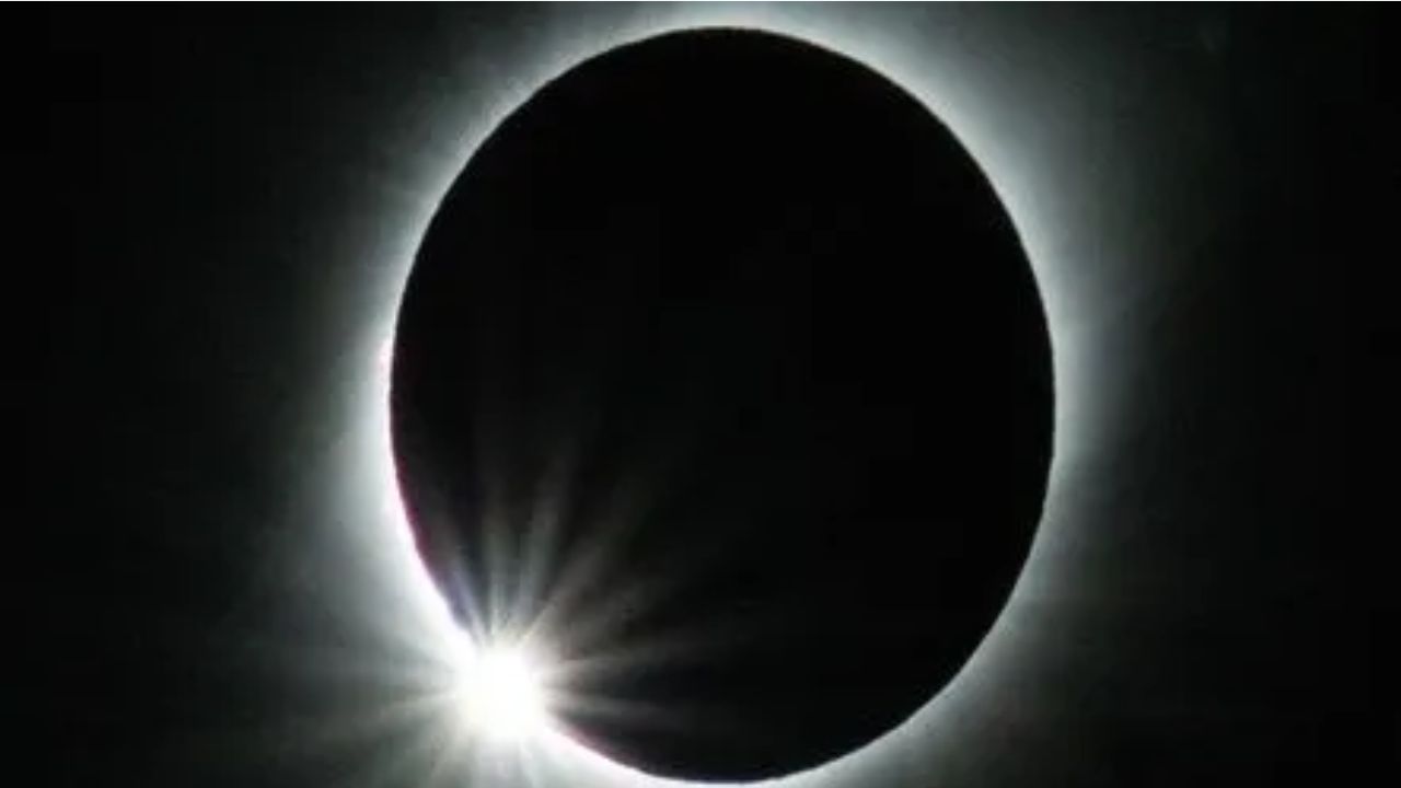 Lunar Eclipse: రేపే సంపూర్ణ చంద్రగ్రహణం.. భారత్ లో కనిపిస్తుందా?